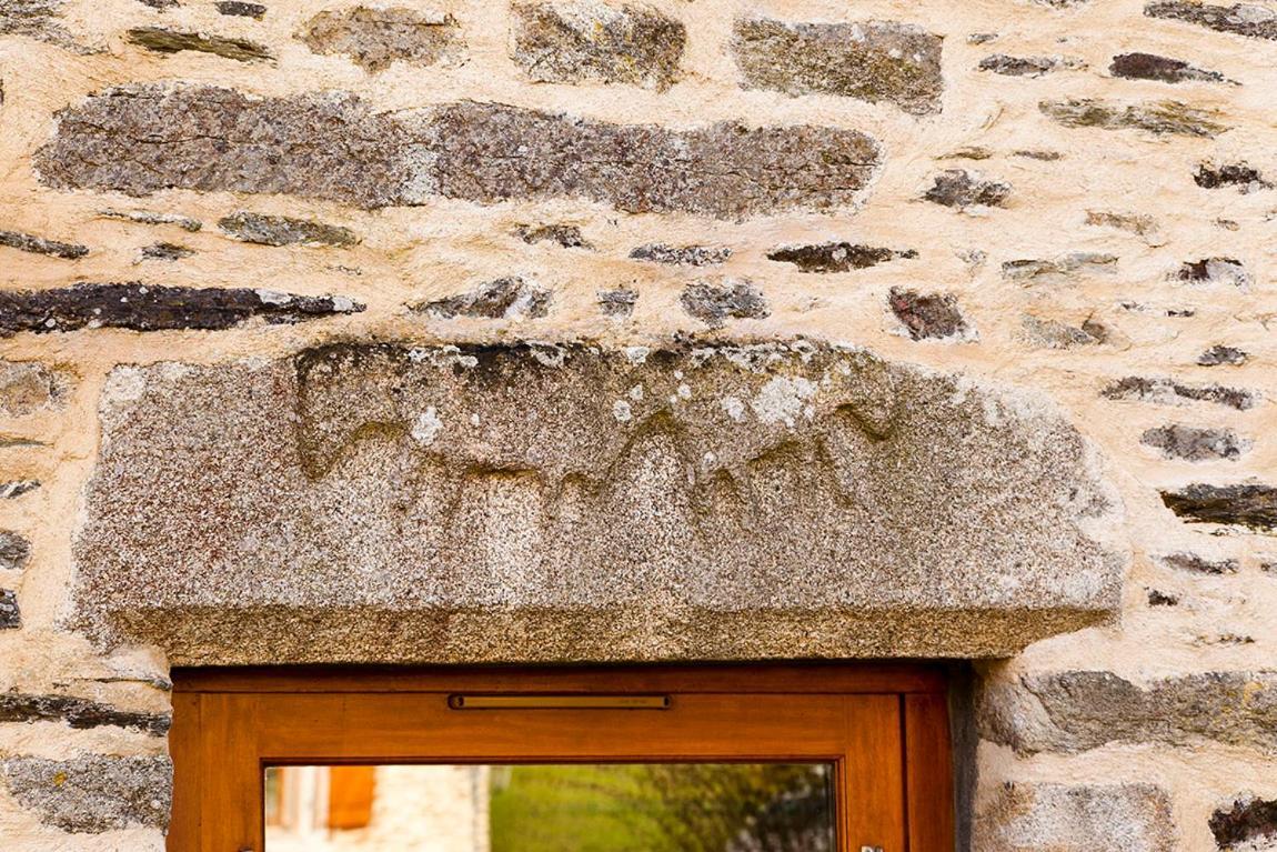 Stone Cottage With Modern Cosy Interior Near To Josselin Perfect Retreat For Writers Or Star Gazers Guegon Bagian luar foto